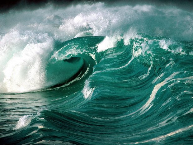 powerfull-waves-of-the-ocean[1]